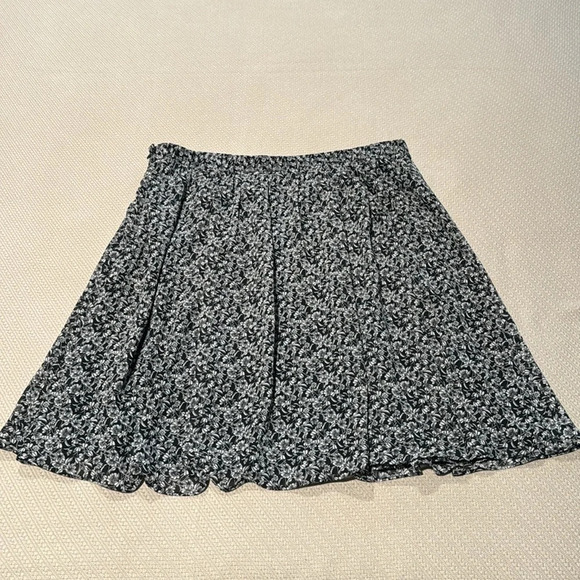 H&M Cute Skirt - Picture 7 of 11